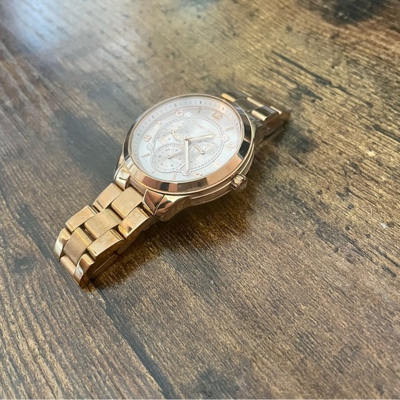 Michael Kors Runway MK6589 100mm Watch - Picture 3 of 7